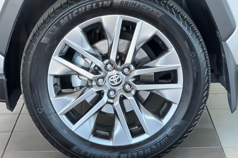 Toyota RAV4 Vehicle Full-screen Gallery Image 26