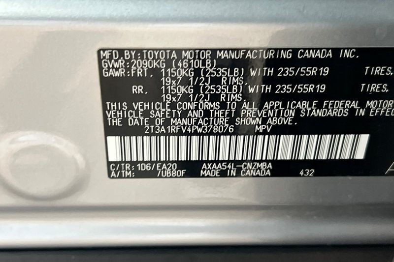 Toyota RAV4 Vehicle Full-screen Gallery Image 28