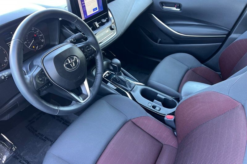 Toyota Corolla Vehicle Full-screen Gallery Image 10