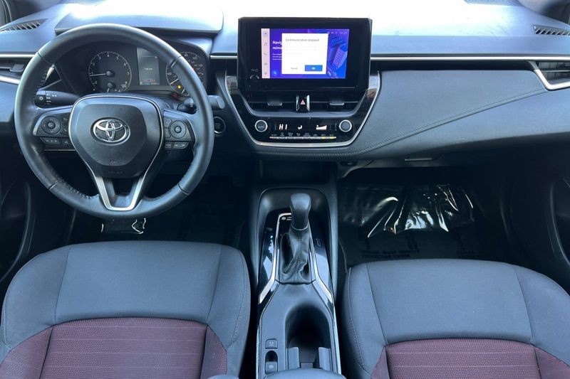 Toyota Corolla Vehicle Full-screen Gallery Image 13