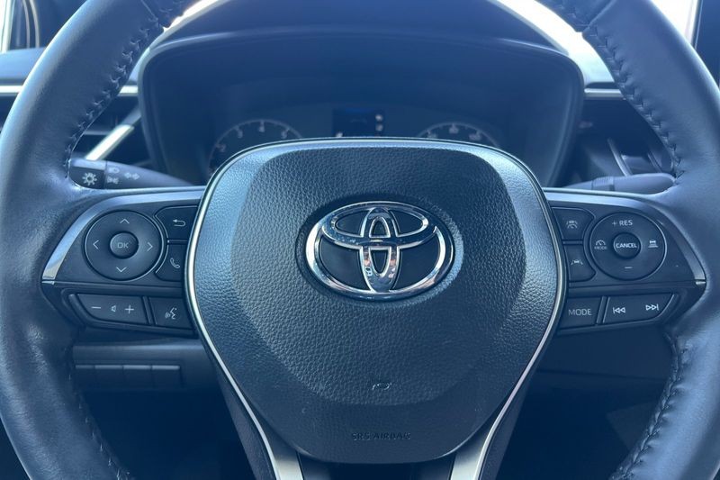 Toyota Corolla Vehicle Full-screen Gallery Image 22