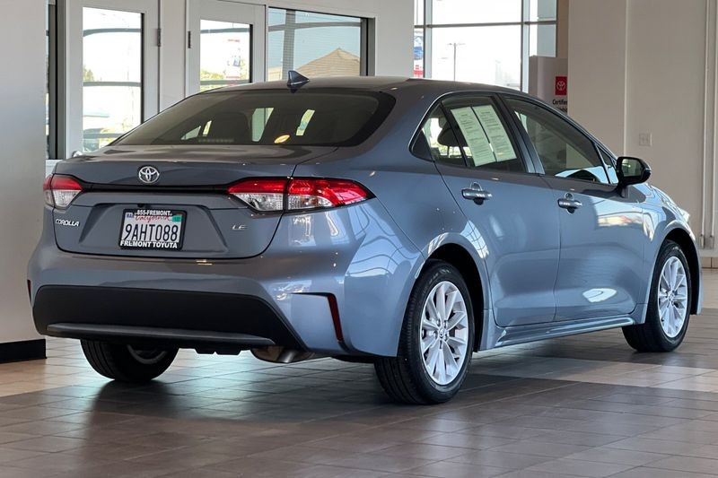 Toyota Corolla Vehicle Full-screen Gallery Image 04