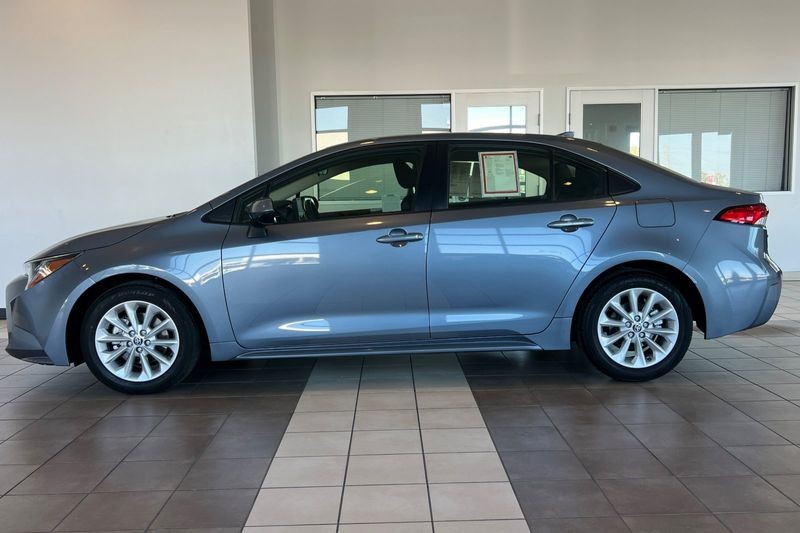 Toyota Corolla Vehicle Full-screen Gallery Image 07