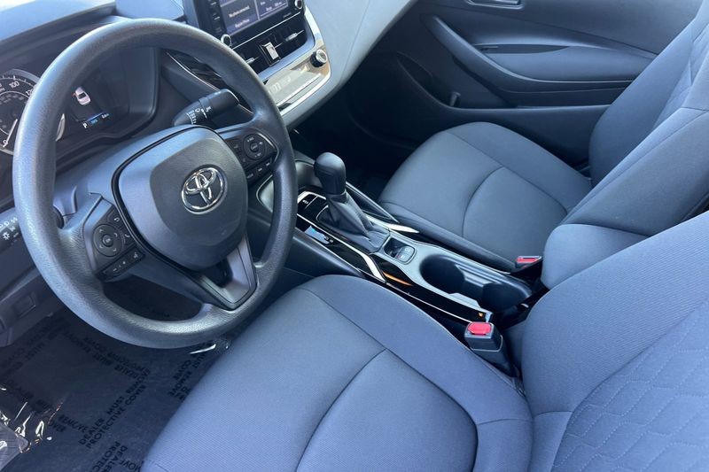 Toyota Corolla Vehicle Full-screen Gallery Image 10
