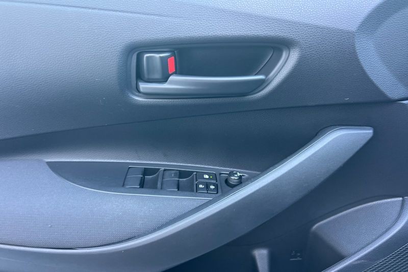 Toyota Corolla Vehicle Full-screen Gallery Image 11