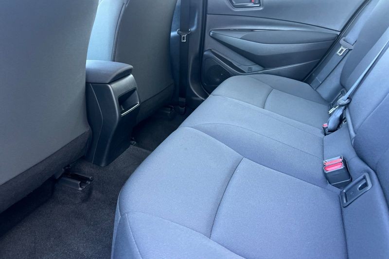Toyota Corolla Vehicle Full-screen Gallery Image 12