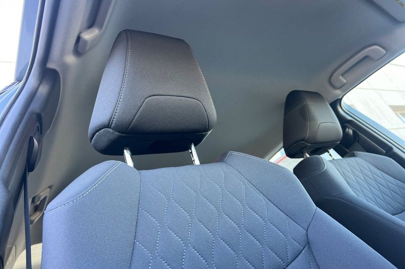 Toyota Corolla Vehicle Full-screen Gallery Image 16