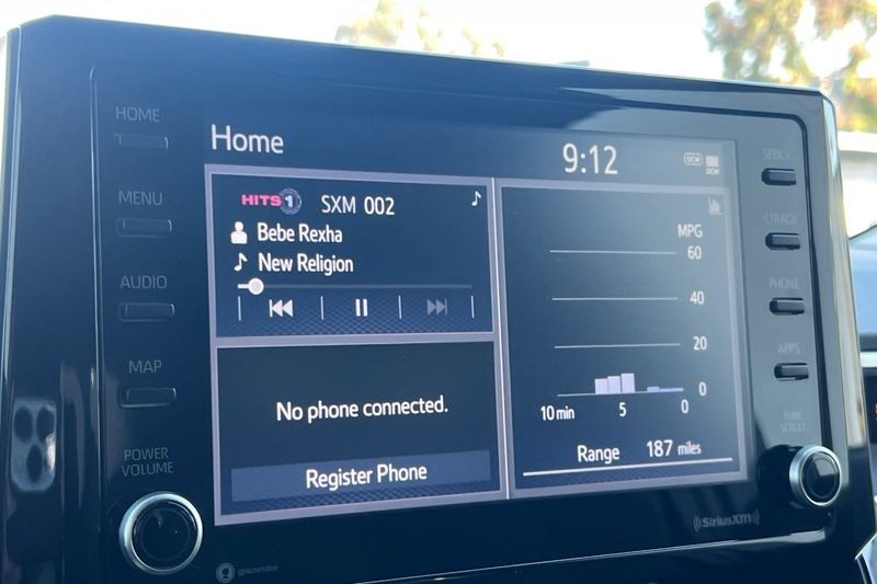 Toyota Corolla Vehicle Full-screen Gallery Image 17
