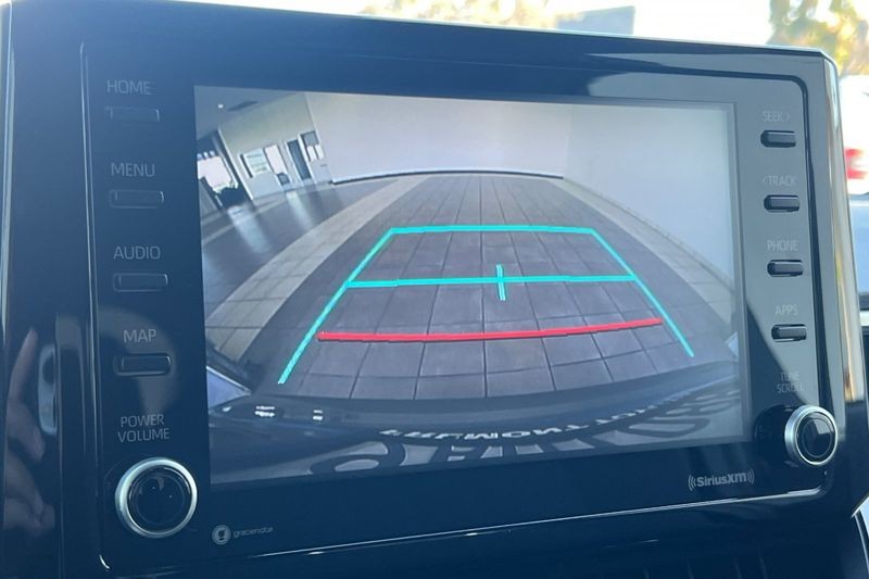 Toyota Corolla Vehicle Full-screen Gallery Image 18