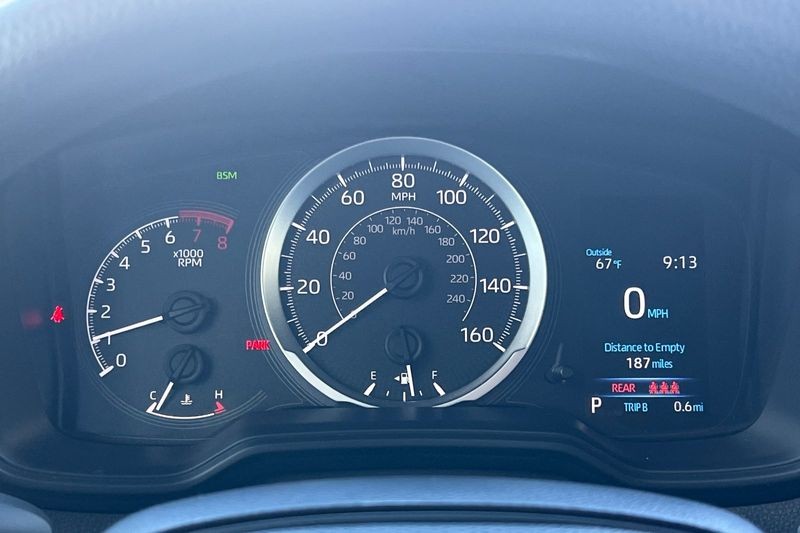 Toyota Corolla Vehicle Full-screen Gallery Image 23