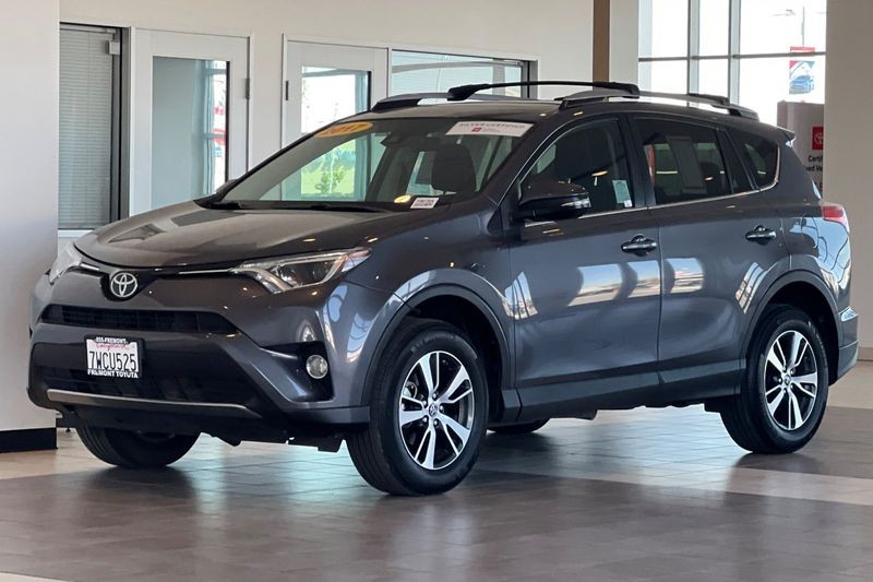 Toyota RAV4 Vehicle Full-screen Gallery Image 08