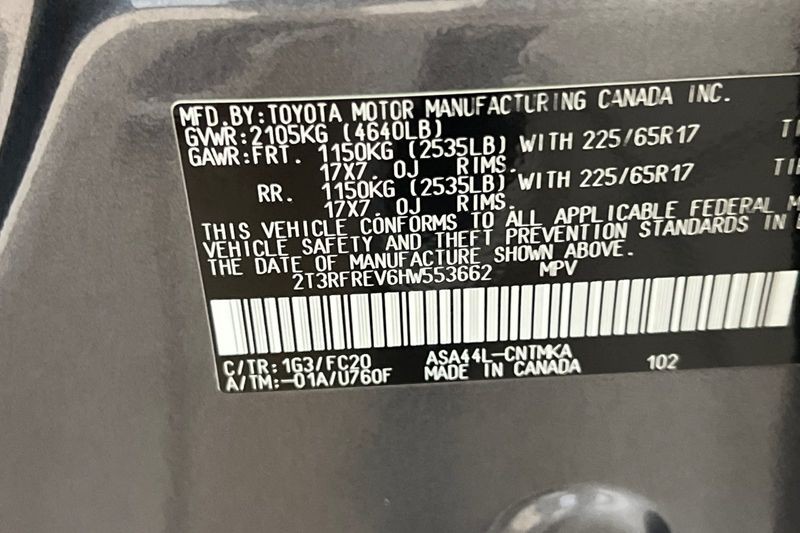 Toyota RAV4 Vehicle Full-screen Gallery Image 27