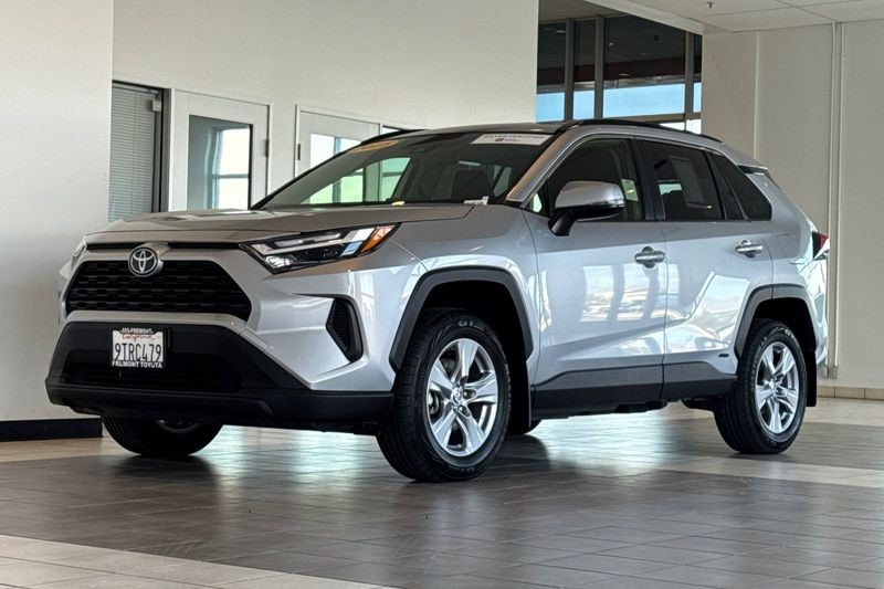 Toyota RAV4 Vehicle Full-screen Gallery Image 08