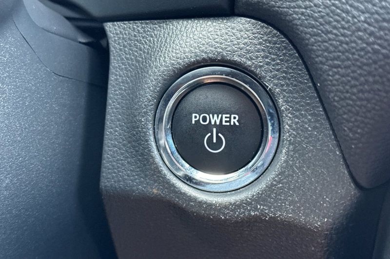 Toyota RAV4 Vehicle Full-screen Gallery Image 22