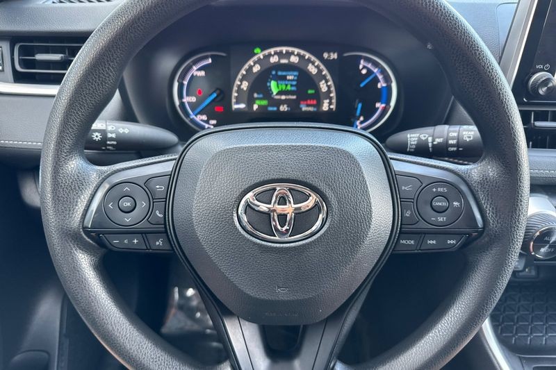 Toyota RAV4 Vehicle Full-screen Gallery Image 23