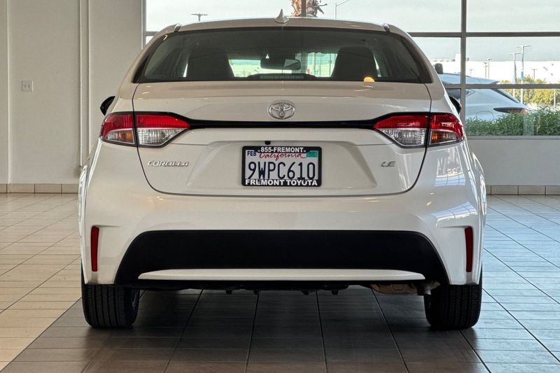 Toyota Corolla Vehicle Full-screen Gallery Image 05
