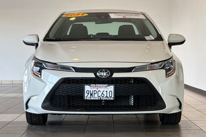 Toyota Corolla Vehicle Full-screen Gallery Image 09