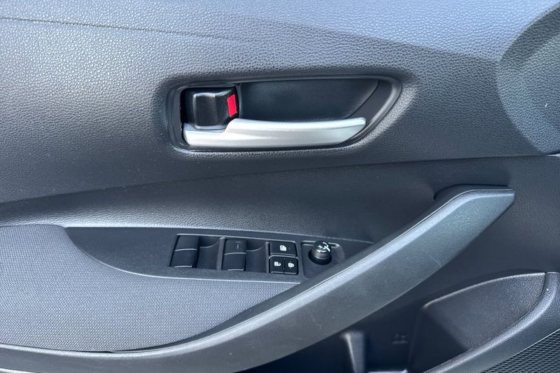 Toyota Corolla Vehicle Full-screen Gallery Image 11