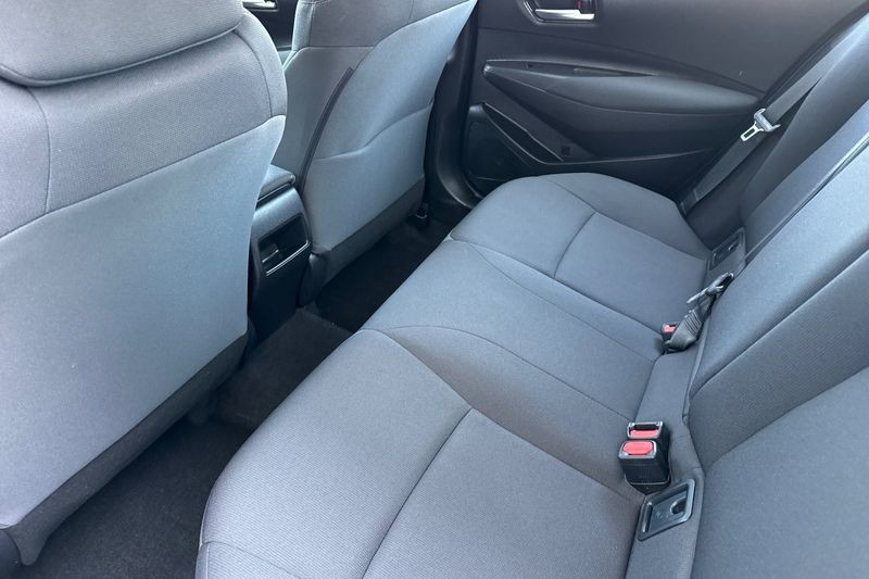 Toyota Corolla Vehicle Full-screen Gallery Image 12