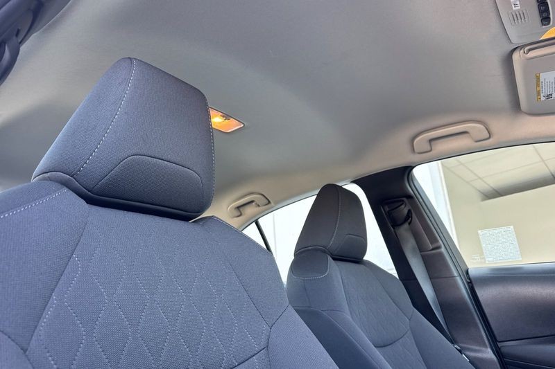 Toyota Corolla Vehicle Full-screen Gallery Image 16