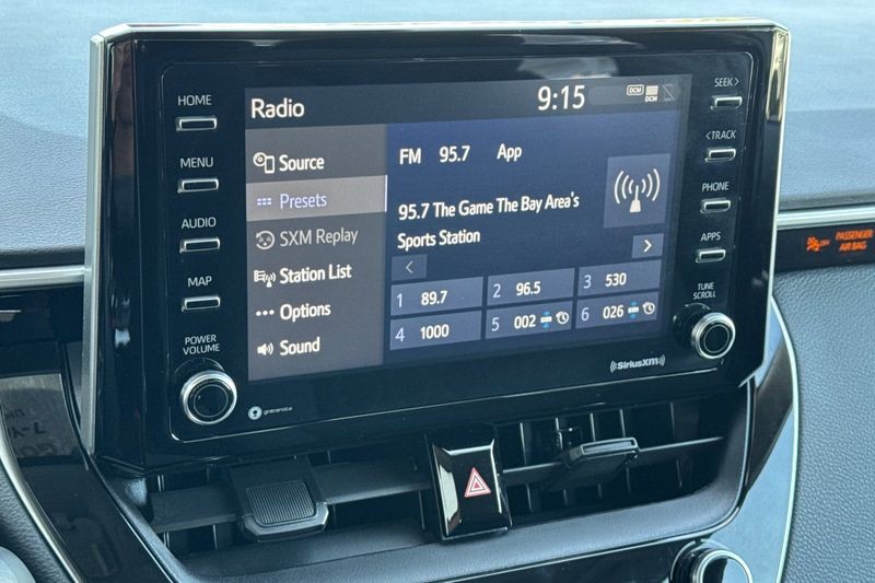 Toyota Corolla Vehicle Full-screen Gallery Image 17