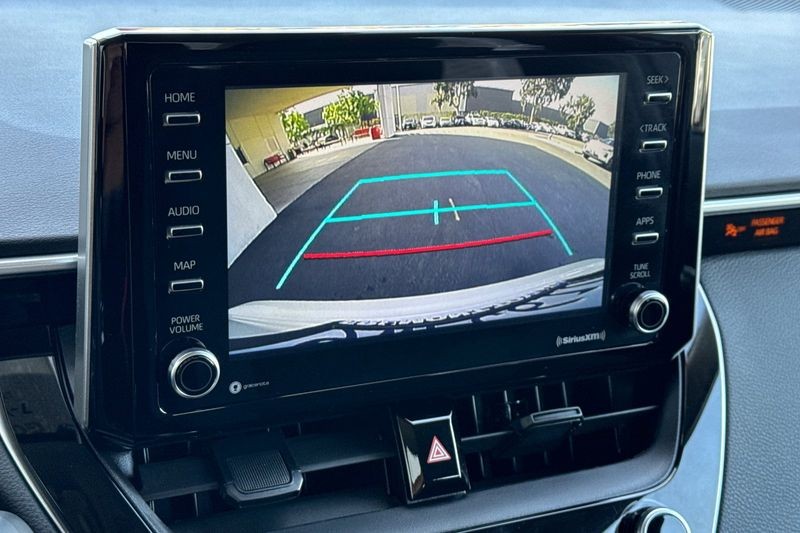 Toyota Corolla Vehicle Full-screen Gallery Image 18
