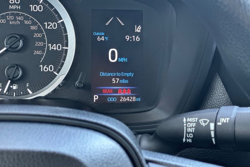 Toyota Corolla Vehicle Full-screen Gallery Image 24