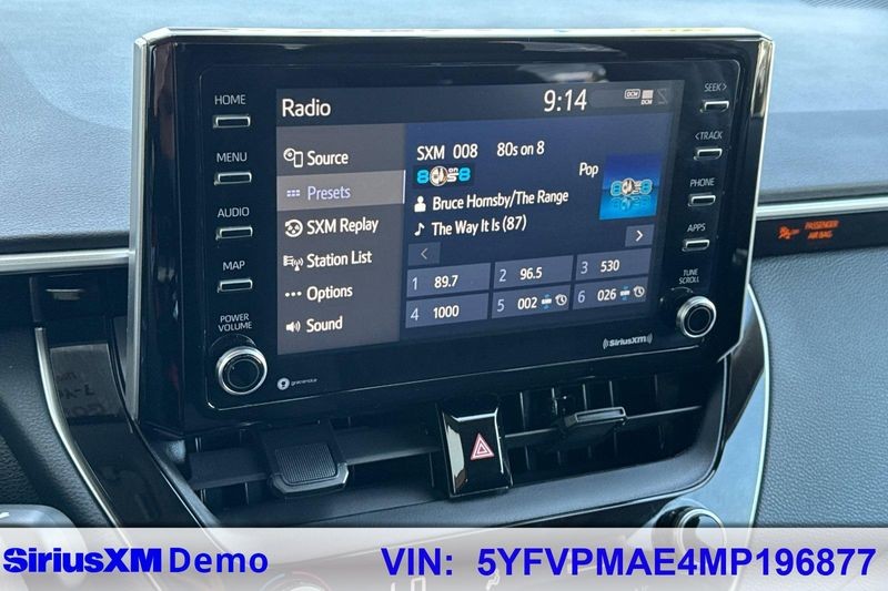 Toyota Corolla Vehicle Full-screen Gallery Image 27