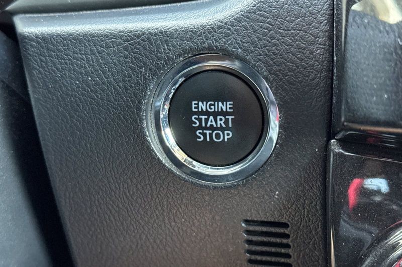 Toyota 4Runner Vehicle Full-screen Gallery Image 23