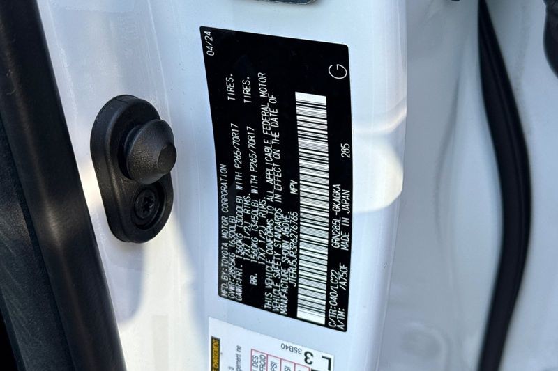 Toyota 4Runner Vehicle Full-screen Gallery Image 30