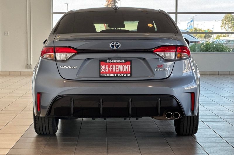 Toyota Corolla Vehicle Full-screen Gallery Image 05