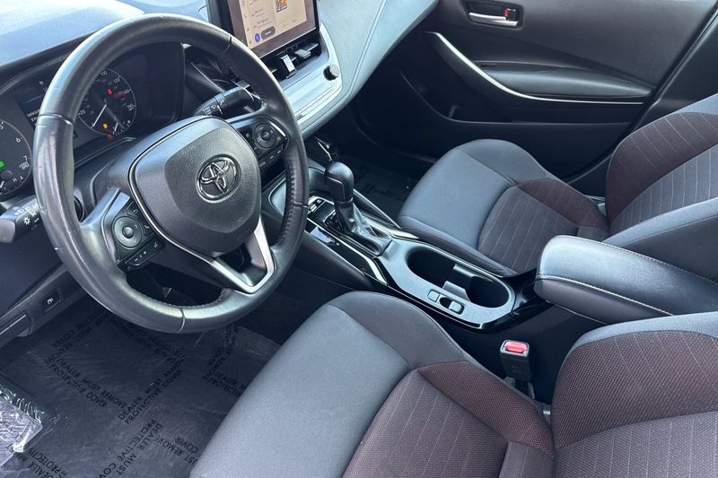 Toyota Corolla Vehicle Full-screen Gallery Image 10