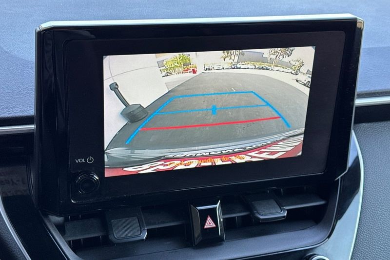 Toyota Corolla Vehicle Full-screen Gallery Image 18