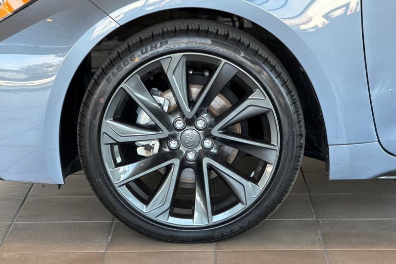 Toyota Corolla Vehicle Full-screen Gallery Image 25