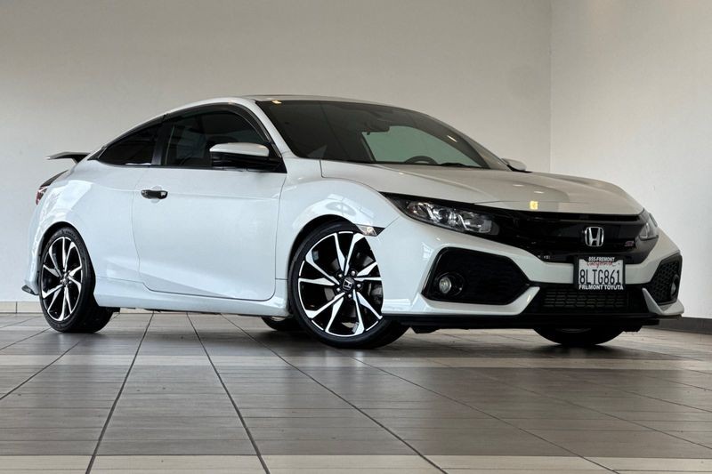 Honda Civic Si Coupe Vehicle Full-screen Gallery Image 02