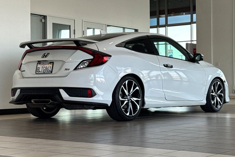 Honda Civic Si Coupe Vehicle Full-screen Gallery Image 04