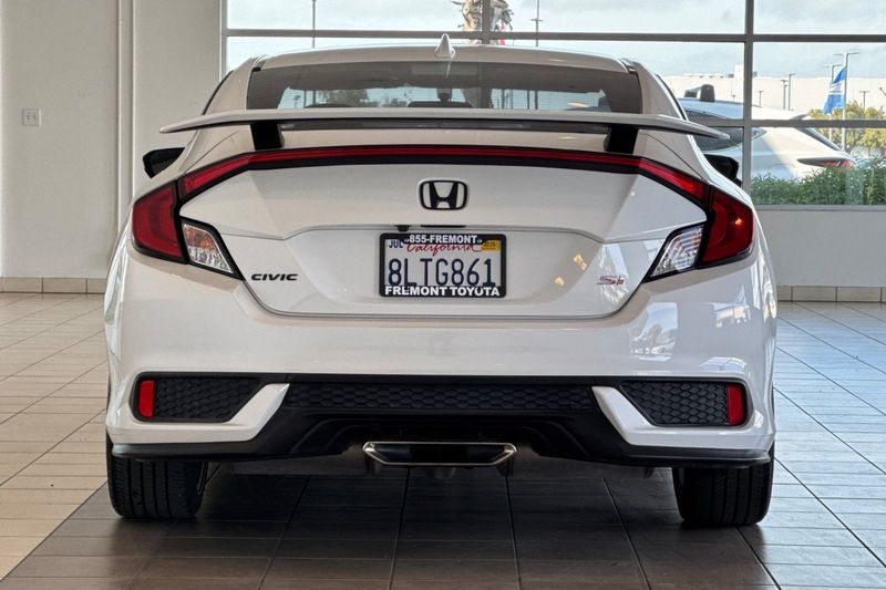 Honda Civic Si Coupe Vehicle Full-screen Gallery Image 05