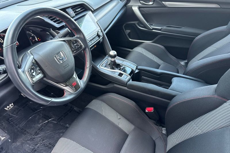 Honda Civic Si Coupe Vehicle Full-screen Gallery Image 10