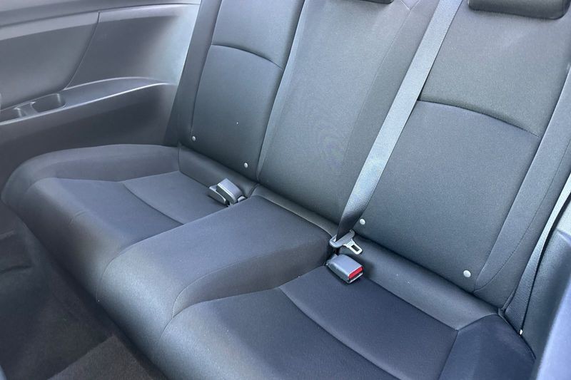 Honda Civic Si Coupe Vehicle Full-screen Gallery Image 12