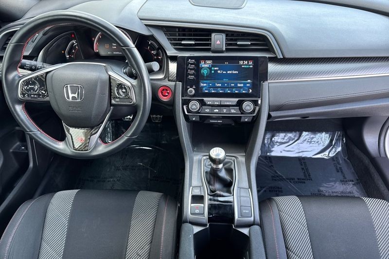 Honda Civic Si Coupe Vehicle Full-screen Gallery Image 13