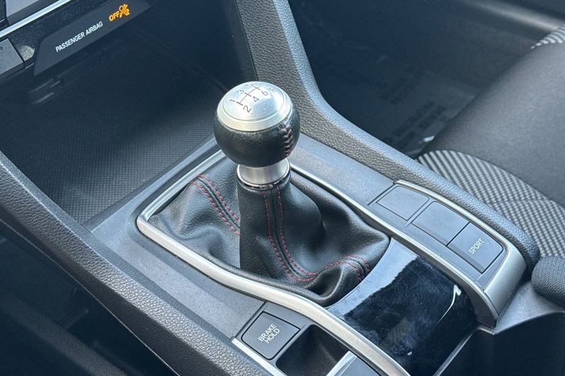 Honda Civic Si Coupe Vehicle Full-screen Gallery Image 20
