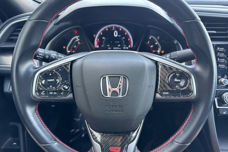 Honda Civic Si Coupe Vehicle Full-screen Gallery Image 22
