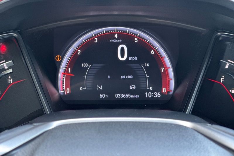 Honda Civic Si Coupe Vehicle Full-screen Gallery Image 24
