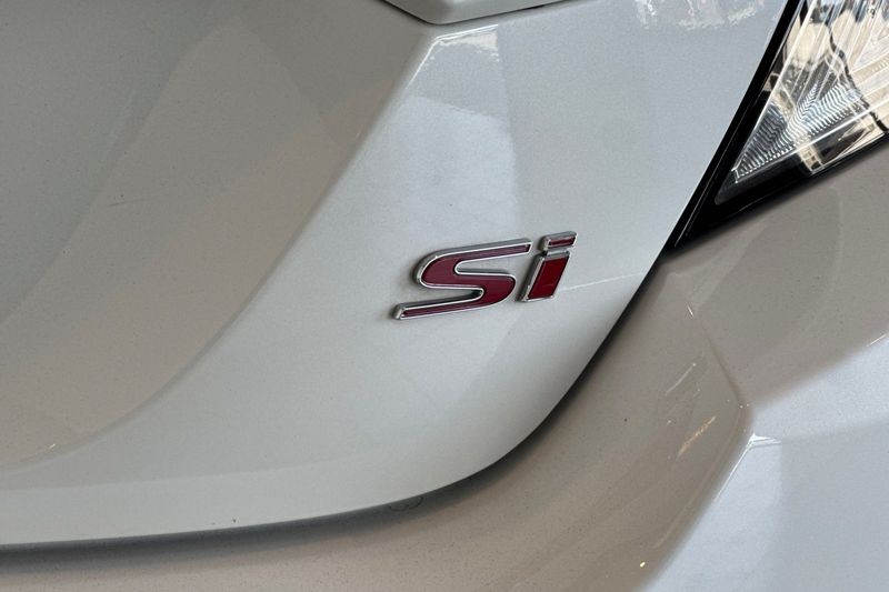 Honda Civic Si Coupe Vehicle Full-screen Gallery Image 26