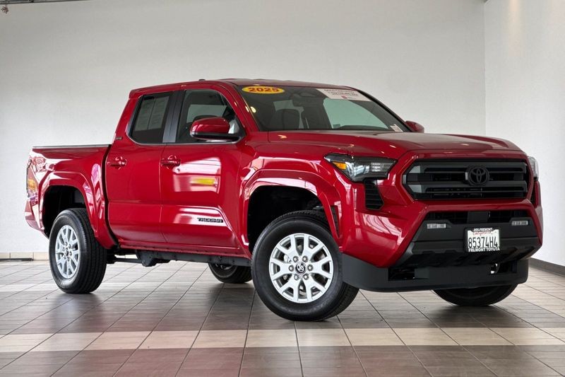 Toyota Tacoma 4WD Vehicle Full-screen Gallery Image 02