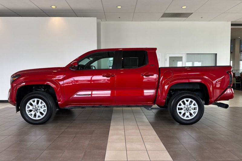Toyota Tacoma 4WD Vehicle Full-screen Gallery Image 07