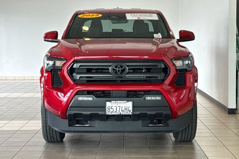 Toyota Tacoma 4WD Vehicle Full-screen Gallery Image 09