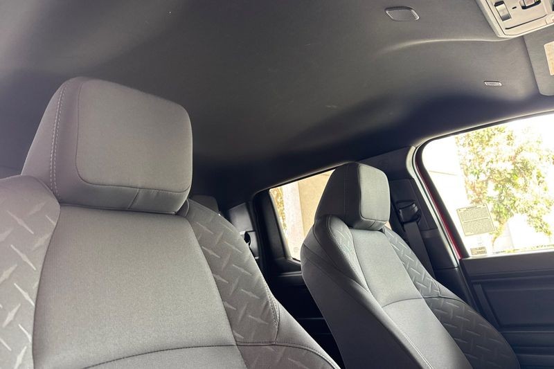 Toyota Tacoma 4WD Vehicle Full-screen Gallery Image 16