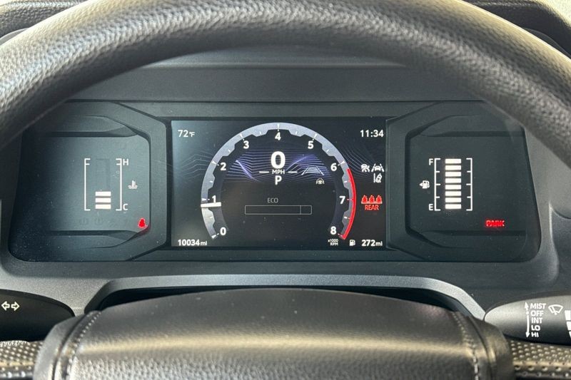 Toyota Tacoma 4WD Vehicle Full-screen Gallery Image 23