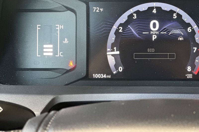 Toyota Tacoma 4WD Vehicle Full-screen Gallery Image 24